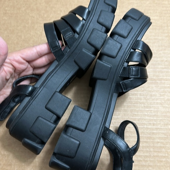 Torrid Multi Band Heeled Chunky Platform Sandal Black Womens Size 8.5 WW NWOT - Picture 9 of 11